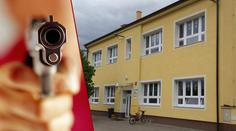 Opilý muž střílel u školky: Děti učitelé zabarikádovali v jídelně