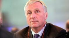 Topolánek sehnal potřebný počet podpisů. Bude se ucházet o Hrad