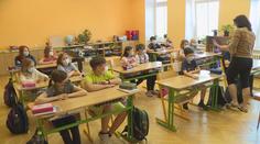 První kolo testování odhalilo přes 100 nakažených. Děti čekají další testy