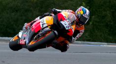 Pedrosa musel v Brně měnit motorku, odstartuje ze třetího místa
