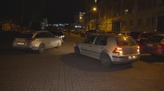 Česká sídliště trápí parkovací peklo. Města hledají řešení, lidé jednají po svém