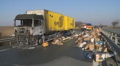 Na D46 u Prostějova hořel kamion. Řidič se zachránil, škody jsou velké
