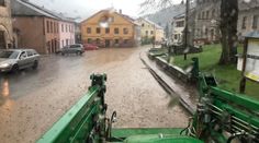 Na Slovensku udeřily silné bouřky. V Česku už hlásí bleskové povodně. MAPY SRÁŽEK