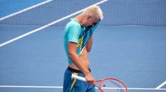 Tomic se sázel s rozhodčí, že má covid. Po prohře je skutečně pozitivní