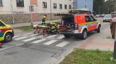 Holčičku cestou do školy srazilo auto. Do nemocnice ji přepravil vrtulník
