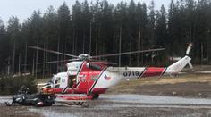 Žena spadla při nastupování na lanovku. Musel pro ni vrtulník