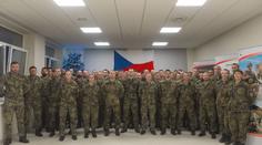 VIDEO: Mnoho českých vojáků tráví Vánoce v zahraničí. Domů poslali dojemné přání