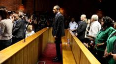 Je na pokraji sebevraždy a rozprodává majetek, říká přítel o Pistoriusovi
