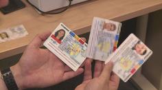 Bič na padělané doklady. Policisté na jihu Čech mají novou "hračku"