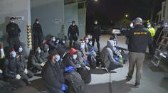 Českem už zase projíždějí migranti. Policie je dělí na dvě skupiny
