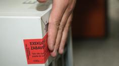 Rána pro lichváře! Poslanci schválili přísnější pravidla pro půjčky