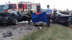 Na Slovensku se čelně srazila dvě osobní auta, zemřeli čtyři lidé