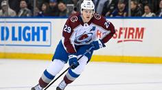Momenty týdne v NHL: MacKinnon kouzlil s pukem, Stolarz vykouzlil luxusní zákrok