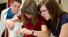 Obavy o studenty: Chemické pokusy ve školách musí SKONČIT!