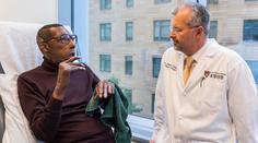 Pomahačův tým změnil další život! Tvář transplantoval prvnímu Afroameričanovi