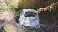 Ukradli auto a zapálili ho. Policie po měsících dopadla podezřelé muže