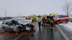 Auto dostalo smyk, v zatáčce se srazilo s jiným! Dítě museli oživit