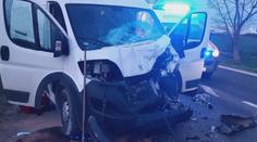 Řidič narazil zezadu do autobusu, s těžkým zraněním skončil v nemocnici