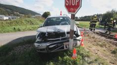 Osobní auto se srazilo s drezínou. Nehoda skončila zraněním