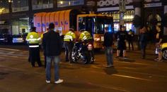 Popeláři se srazili s motorkářem, je těžce zraněný