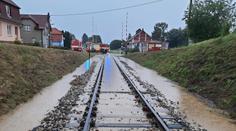 Na Česko udeřily silné bouřky. Popadané stromy ochromily koridor Praha–Ostrava