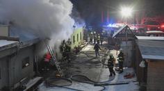 Při požáru pily na Sokolovsku zasahovaly desítky hasičů, dva z nich se zranili
