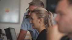 Mladá moderátorka si zkusila řídit letový provoz. Přenechám to raději profesionálům, uznala