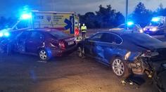 Oktávie vylétla ze silnice a trefila odstavené auto, řidič nadýchal