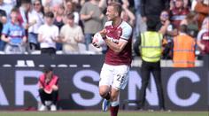 Souček pátým gólem v sezoně vystřelil Hammers bod. Newcastle vyhrál