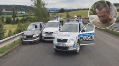 Ujíždějícího řidiče zastavily až výstřely. Auto použil jako zbraň