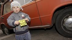 Maminky s kočárky trestaly řidiče za špatné parkování