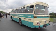 Prahou se proháněly historické autobusy. Lidé se mohli projet vyřazenými modely