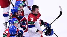 Hokejisté vypnuli sociální sítě: Kritiku nečtou, Bouzková fandí soupeři