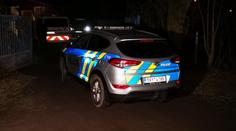 Muže rozmačkalo auto, pod kterým pracoval. Na místě zemřel