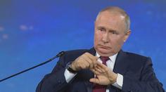 VIDEO: Teče Putinovi do bot? Mezi lidmi působil dost nervózně
