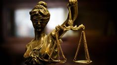 Kvůli H-Systemu strávil u soudu 14 let. Má nárok na odškodnění