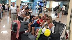 Češi strávili víkend na letišti v Barceloně. Teď museli nocovat ještě ve Frankfurtu
