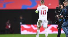 Rooney odehrál poslední zápas za Anglii. Odešel s blátem na zadku