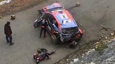 Děsivá nehoda: Mistr světa Tänak na Rally Monte Carlo vyletěl z trati!