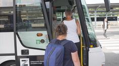 Hromadnou dopravou cestuje čím dál víc lidí. V autobuse si odpočinu, říká Tomáš