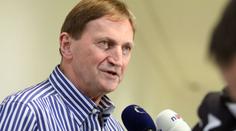 NEVĚRNÝ Alois Hadamczik sbalil SEDMNÁCTILETOU!