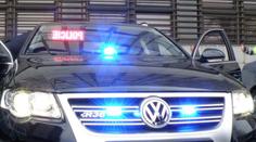 Na dálnici D11 u Prahy boural policejní passat, jeden člověk se zranil