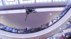 DownMall se vrací do Prahy. Legendární adrenalinové závody ovládnou Pankrác