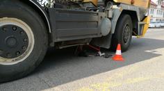 Cyklistka podjížděla kamion. Ten ji při tom smetl a na místě zabil