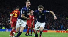 McTominay sestřelil Španělsko. Stanciu gólem z přímáku pomohl k výhře Rumunů