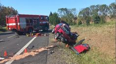 U Slaného se srazilo osobní auto s kamionem. Řidič nehodu nepřežil