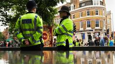 Bývalý britský ministr měl znásilnit mladou ženu, zadržela ho policie