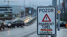 Senior (85) na procházce po Brně zabloudil, skončil v tunelu
