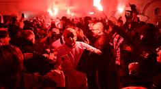 Divoké oslavy Slavie: Řehák se světlicí, pivo teklo proudem i hymna LM
