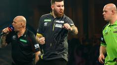 Šok na MS v šipkách. Nenasazený Williams míří do semifinále, zdolal van Gerwena